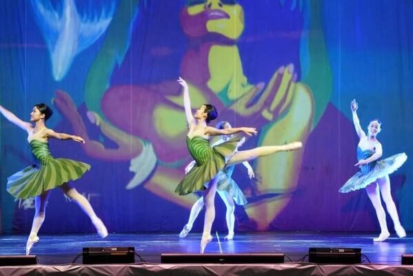 台灣芭蕾舞團融合藝術家優席夫老師畫作表演，帶給觀眾豐富的藝文視覺饗宴