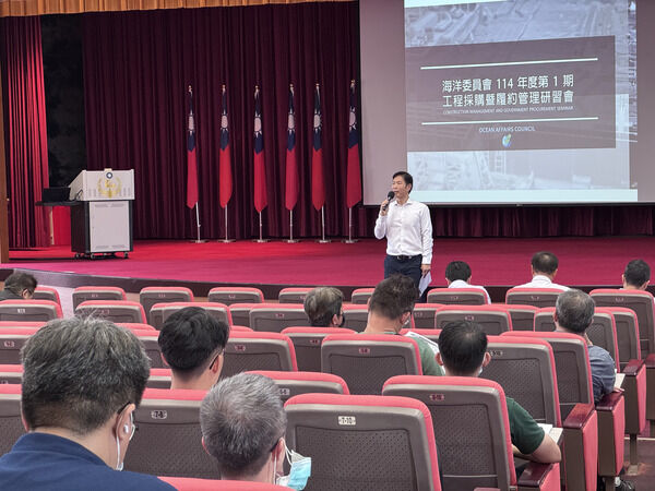 海洋委員會查核小組執行秘書-翁專門委員引言