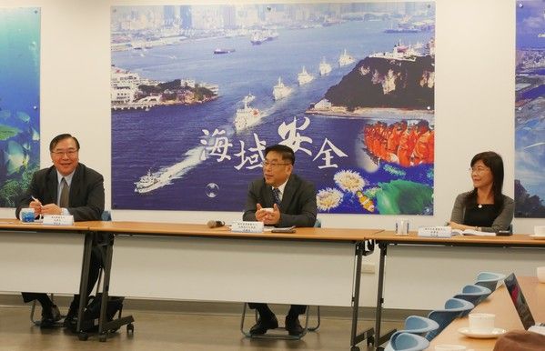 記者會-左起海巡署蔡長孟副署長、海洋委員會莊慶達政務副主任委員、海洋保育署宋欣真副署長