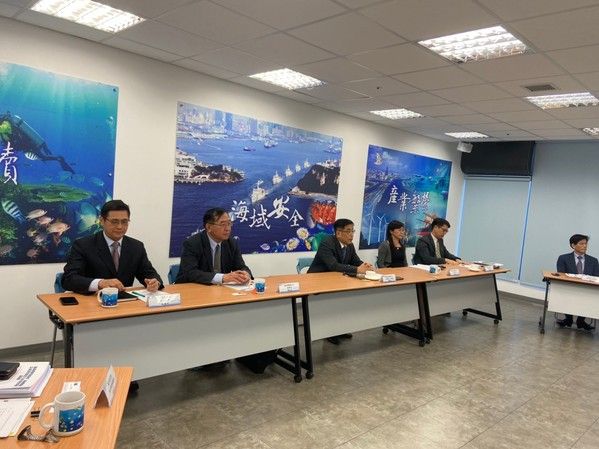 記者會-左起海洋委員會主任劉國烈主任秘書秘書、海巡署蔡長孟副署長、海洋委員會莊慶達政務副主任委員、海洋保育署宋欣真副署長、國家海洋研究科趙延凱