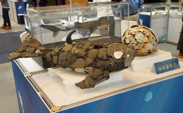 現場展示海廢藝術品 