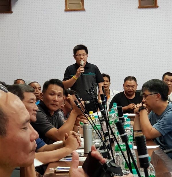 各民意團體代表於座談會中發言