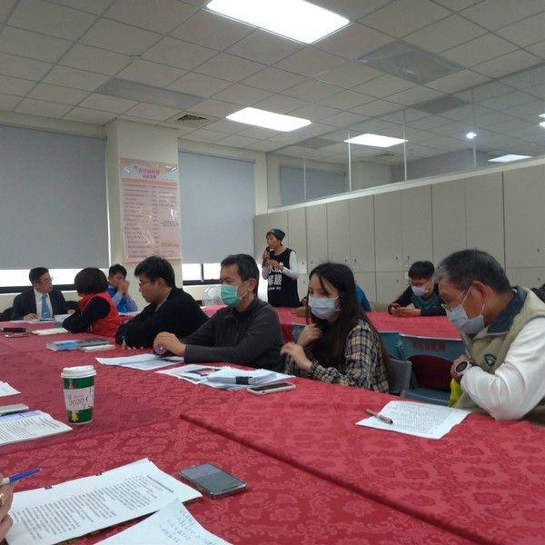 民眾於新竹地區民間焦點團體座談會席間發表意見