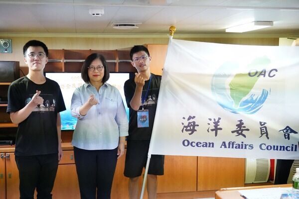 圖3海洋委員會主任委員管碧玲主持及見證學員傳承儀式