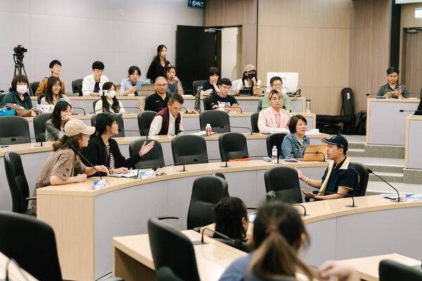 公民演員以劇場形式呈現離岸風電開發中各類利害關係人的協商過程