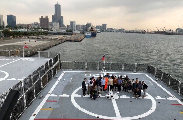 太平洋島國青年領袖培訓計畫訪團參觀海巡署台南艦無人機操作