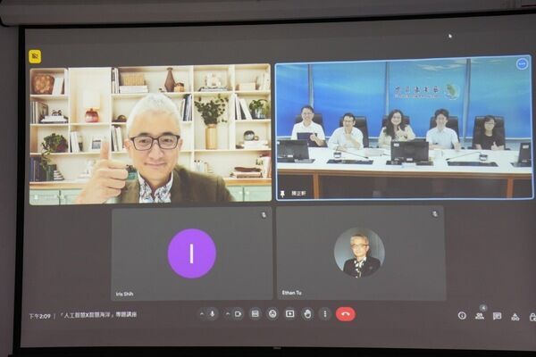 洪文玲副主任委員、許為元副教授及杜奕瑾創辦人合影