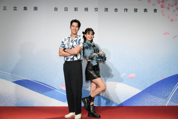 「上船了，各位」實境節目藝人胡宇威（左）、雷艾美（右）