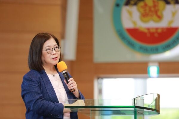 海委會管碧玲主委對水上警察學系師生演講