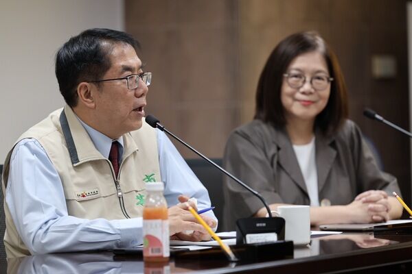 圖二、管主委與黃市長會談