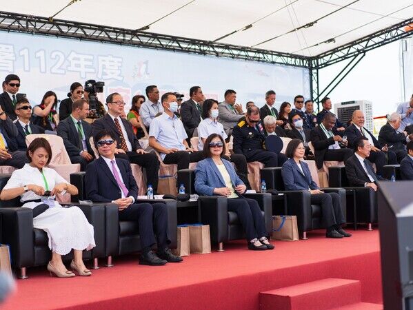 海線安全國際會議出席會議貴賓合影示意圖二