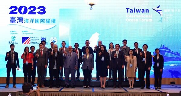 海線安全國際會議出席會議貴賓合影示意圖三