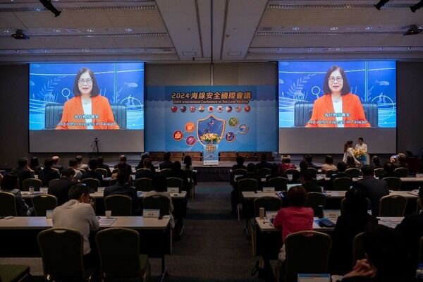 圖1：海洋委員會主任委員管碧玲今(7)日至立法院備詢，特錄製開幕致詞影片歡迎與會嘉賓