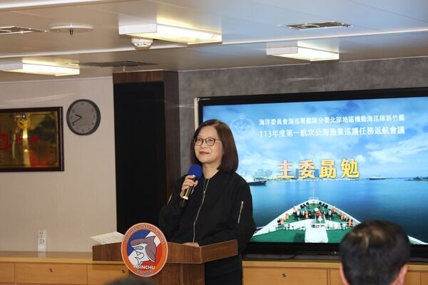 圖一：海洋委員會主任委員管碧玲慰勉執行35日遠洋勤務的海巡同仁