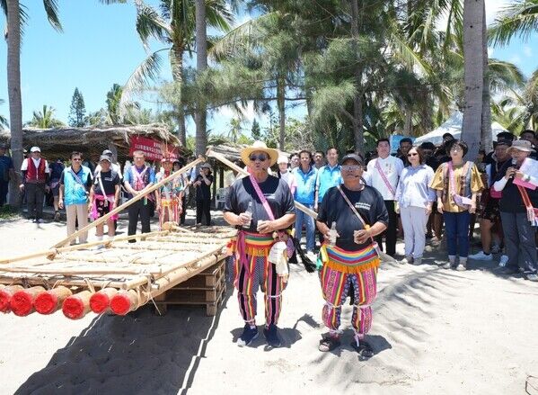船團團長劉裕義(Cinaw)及副團長(Laway)蔡文勝進行祈福儀式(1)