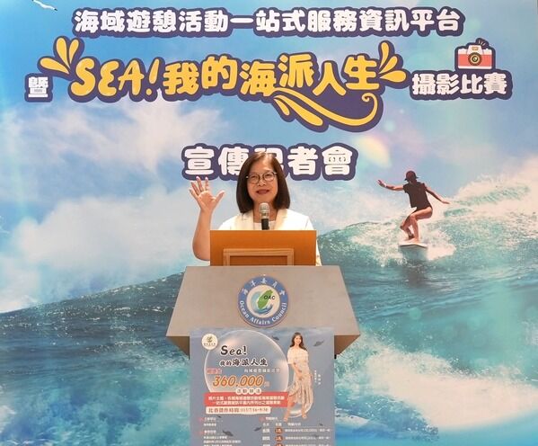 圖一、管碧玲主委宣傳一站式平台及攝影比賽之宣傳照
