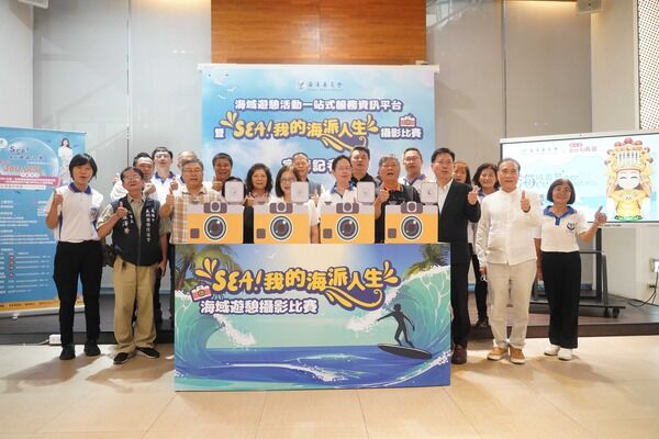 圖二、管碧玲主委及與會嘉賓、攝影團體大合照