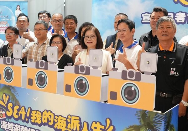 圖三、管碧玲主委及與會嘉賓、攝影團體大合照