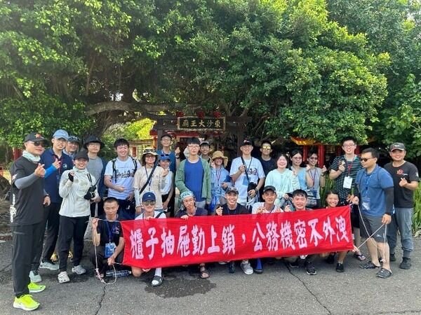 參訓學員於東沙大王廟合影