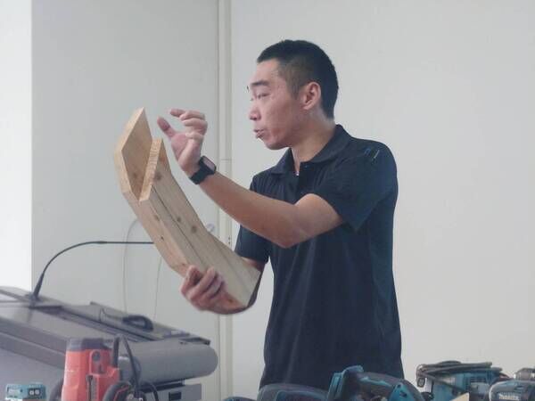講師解說船肋的製作技術