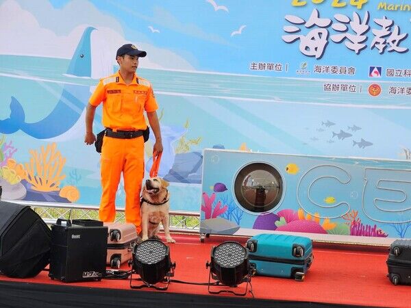 海巡署北部分署與偵蒐犬示範執行海巡勤務