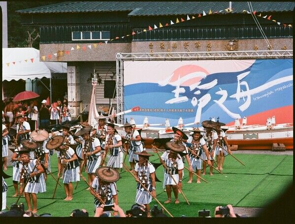 蘭嶼東清部落大船下水儀式-禮杖舞（臺東縣政府提供，攝影：鄭又銓）