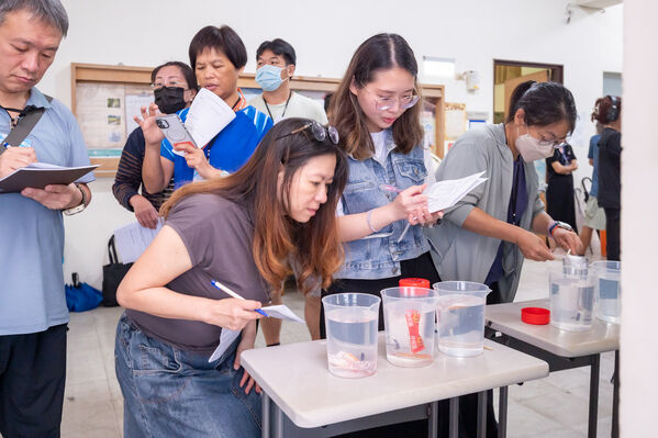 海洋委員會114年5月23-25日辦理海洋素養種子教師培訓，透過科學實驗操作及示範教學，帶領教師認識海洋素養教育2