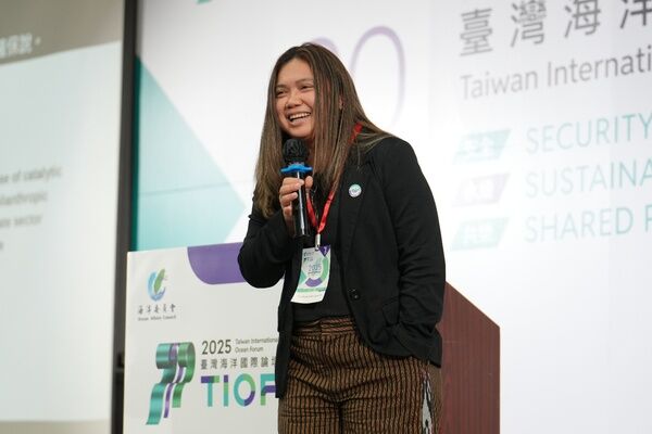 Figueroa女士分享如何運用成果導向債券、氣候保險與社區藍碳項目，將資金配置與實際保育成果連結
