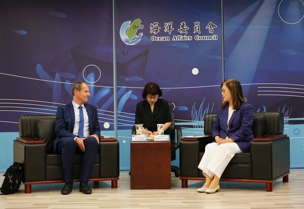 歐洲經貿辦事處谷力哲處長與海洋委員會主任委員管碧玲會談