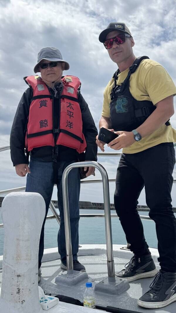 海洋文學家廖鴻基 為國際主角佩德羅.奧力瓦(Pedro Oliva)導覽太平洋鯨豚