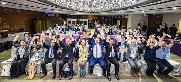 全體與會者現場一同趣味動動，呈現跨世代、跨國界的行動實踐