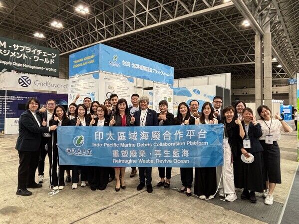 臺灣代表團於Taiwan Ocean Circular Hub前合影