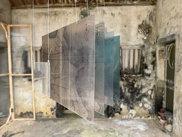 《疊映─小赤溪流地景記憶》利用地圖堆疊表現小赤村水文及地景變化