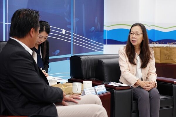 海洋委員會黃向文副主任委員向巴丹群島省一行表達歡迎之意