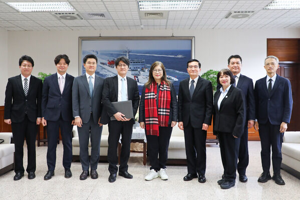 管主委、張忠龍副主委兼海巡署等與駐臺北韓國代表部一行合影