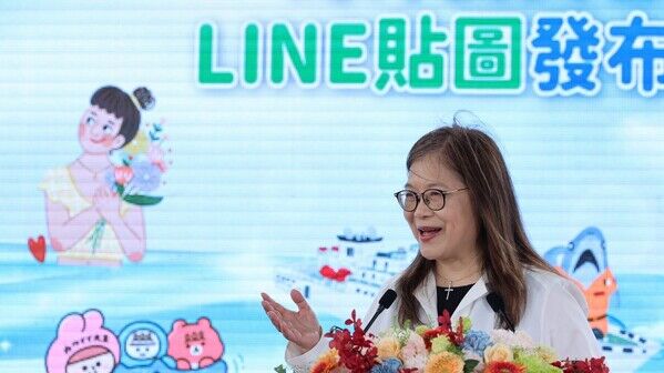 管碧玲主委分享LINE貼圖是她非常喜歡的溝通工具，這次可以邀請多位插畫家創作海洋主題貼圖，感到非常開心。