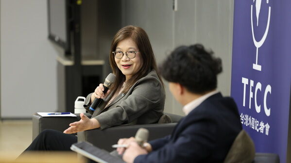 管主委回答外媒提問