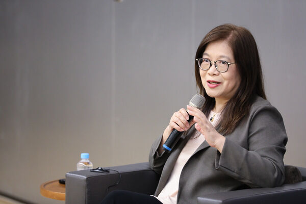 管主委與外媒交流灰帶威脅無助兩岸人民福祉