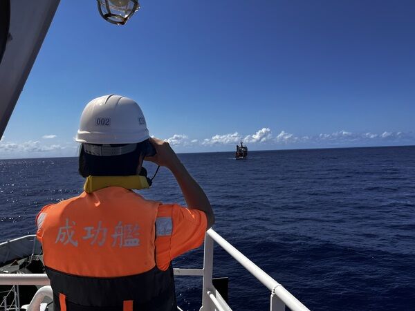 115年5月7日海巡署偵獲中國籍「同濟號」科研船於我國鵝鑾鼻東南方29浬投放科學儀器，遭海巡「成功艦」以廣播驅離