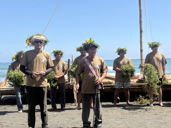 都歷部落頭目「Masang」為新船祈福儀式